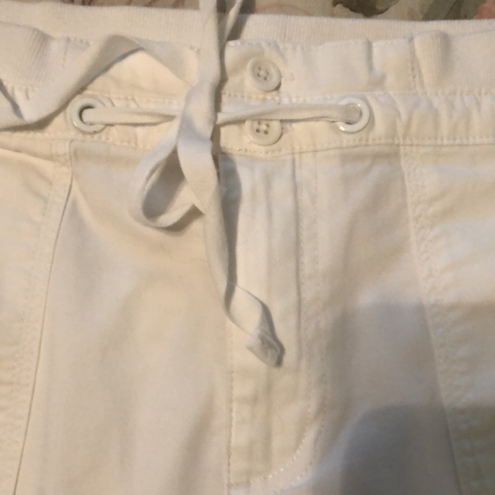 Gloria Vanderbilt White capri/cropped pants size 14